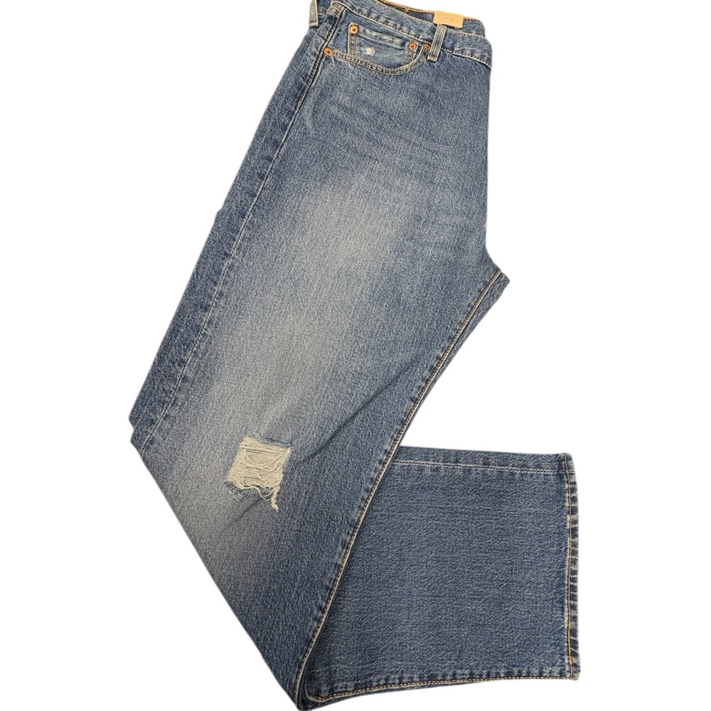 Levi's 501 36X32 Men's Faded Blue Relaxed Fit Jeans with Knee Distress